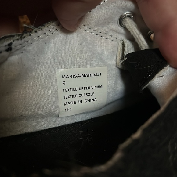 Size 9 Slip On Sneaker - Picture 3 of 3